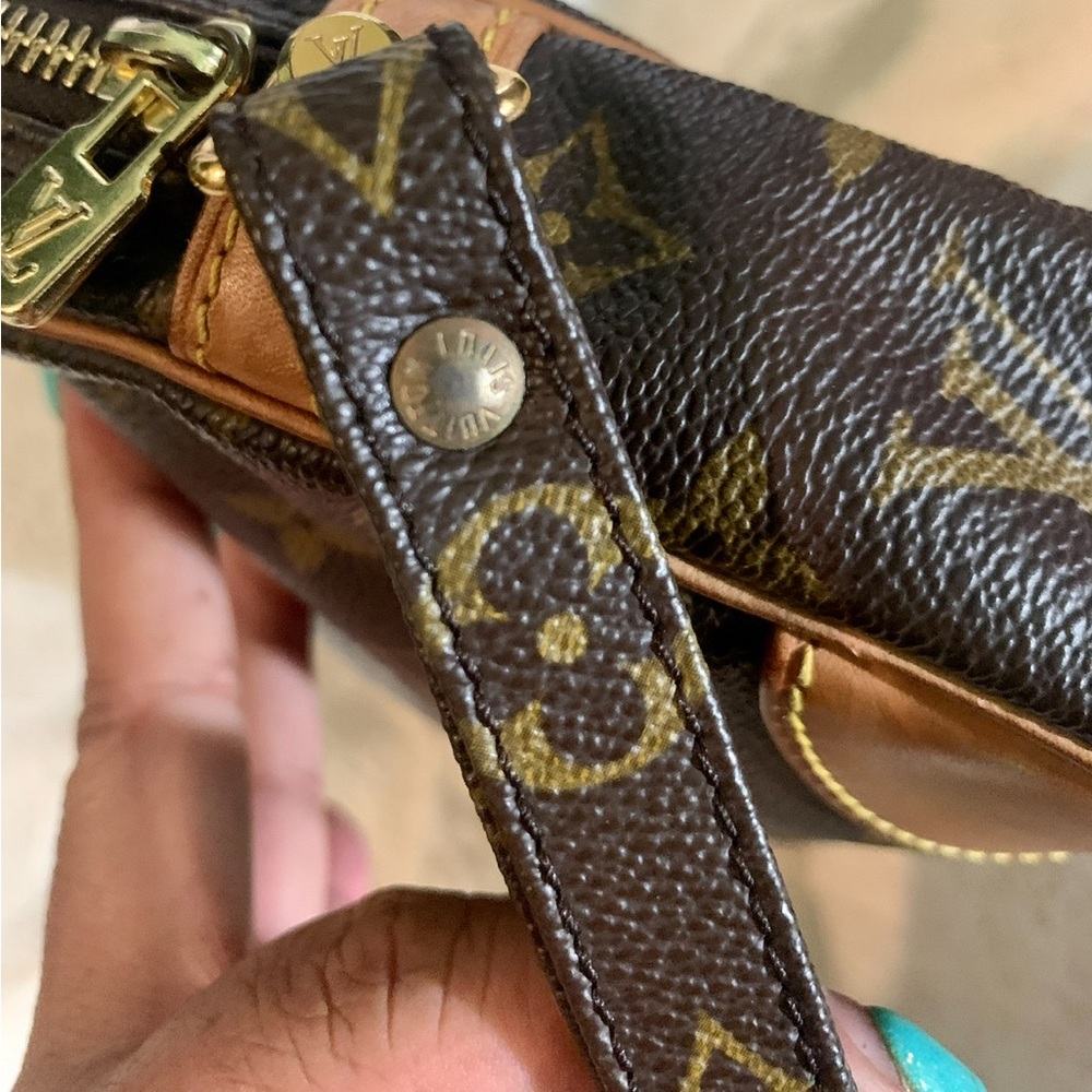 👑✅PRICE FIRM✅ AUTHENTIC LV Marley Dragonne GM - Picture 8 of 17